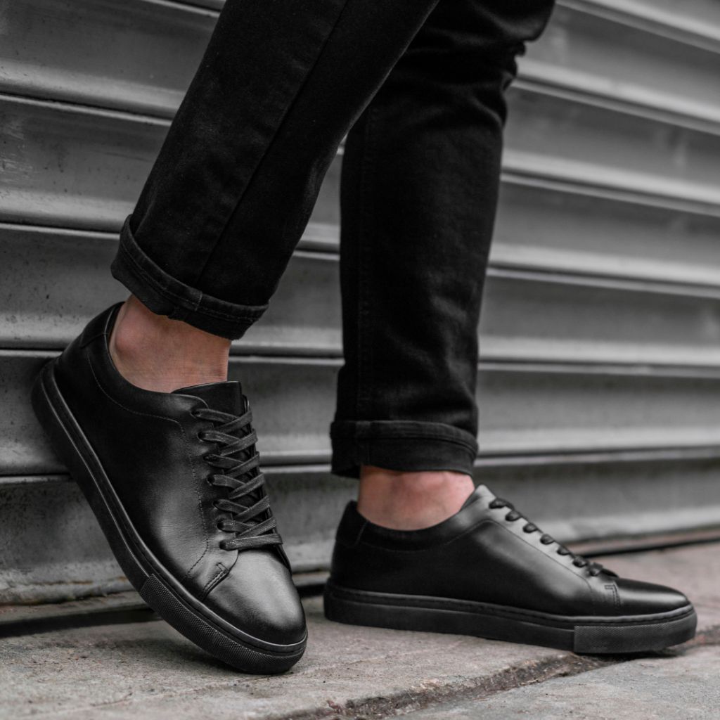 Men's Encore Low Top Sneaker In Jet Black Leather - Thursday