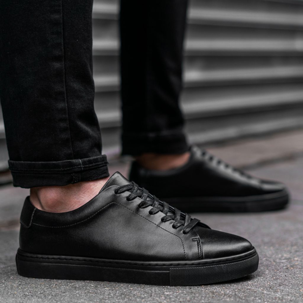 all black dress sneakers Oliver Cabell - Low 1