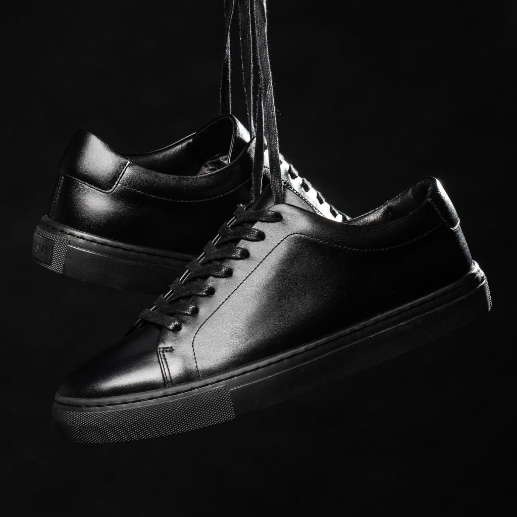 Men's Encore Low Top Sneaker In Jet Black Leather - Thursday
