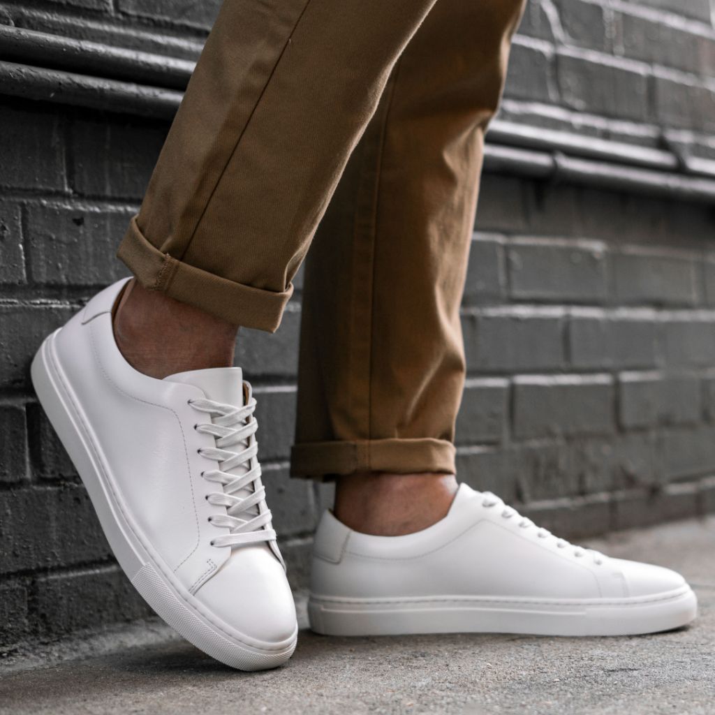Men's Encore Low Top Sneaker In White Leather Thursday