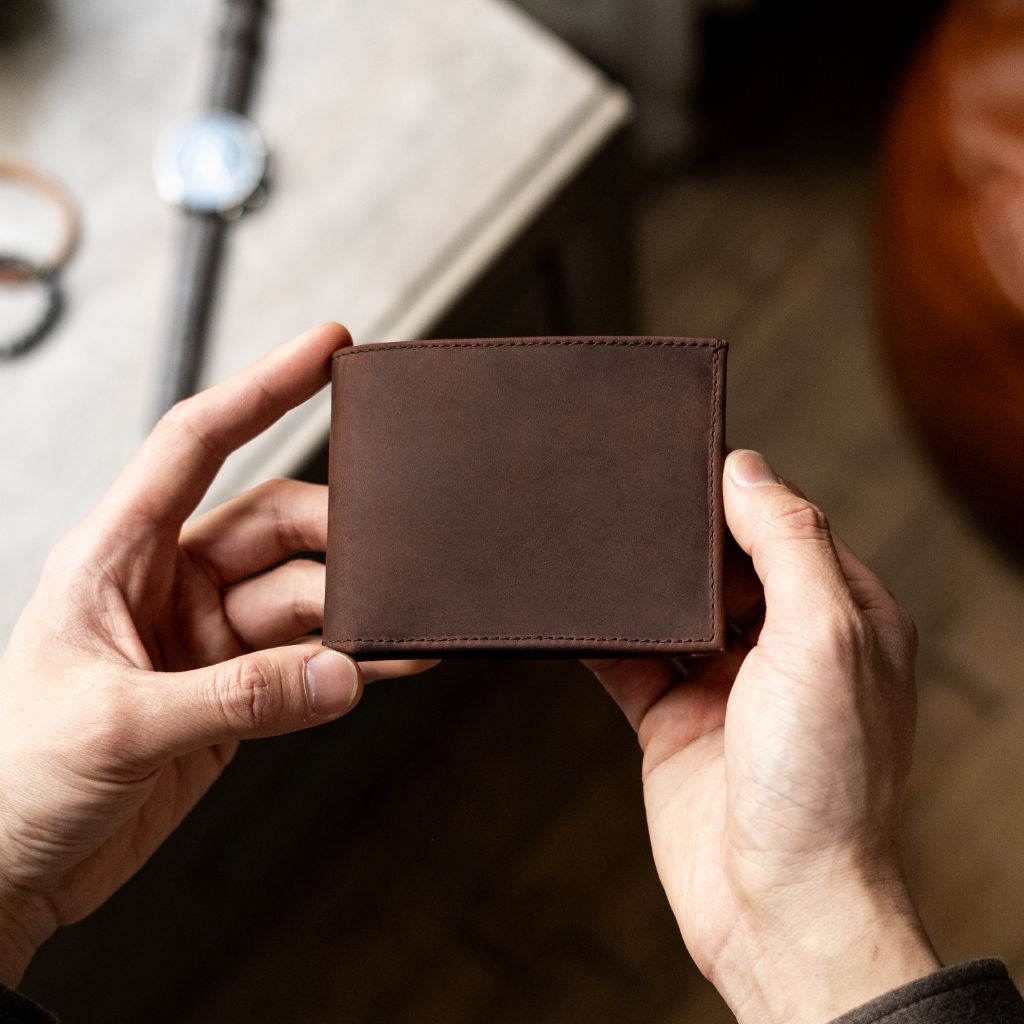 Minimalist Leather Bifold Wallet in Arizona Adobe - Thursday