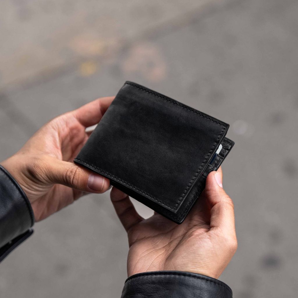 Minimalist Leather Bifold Wallet in Black x Natural Teacore