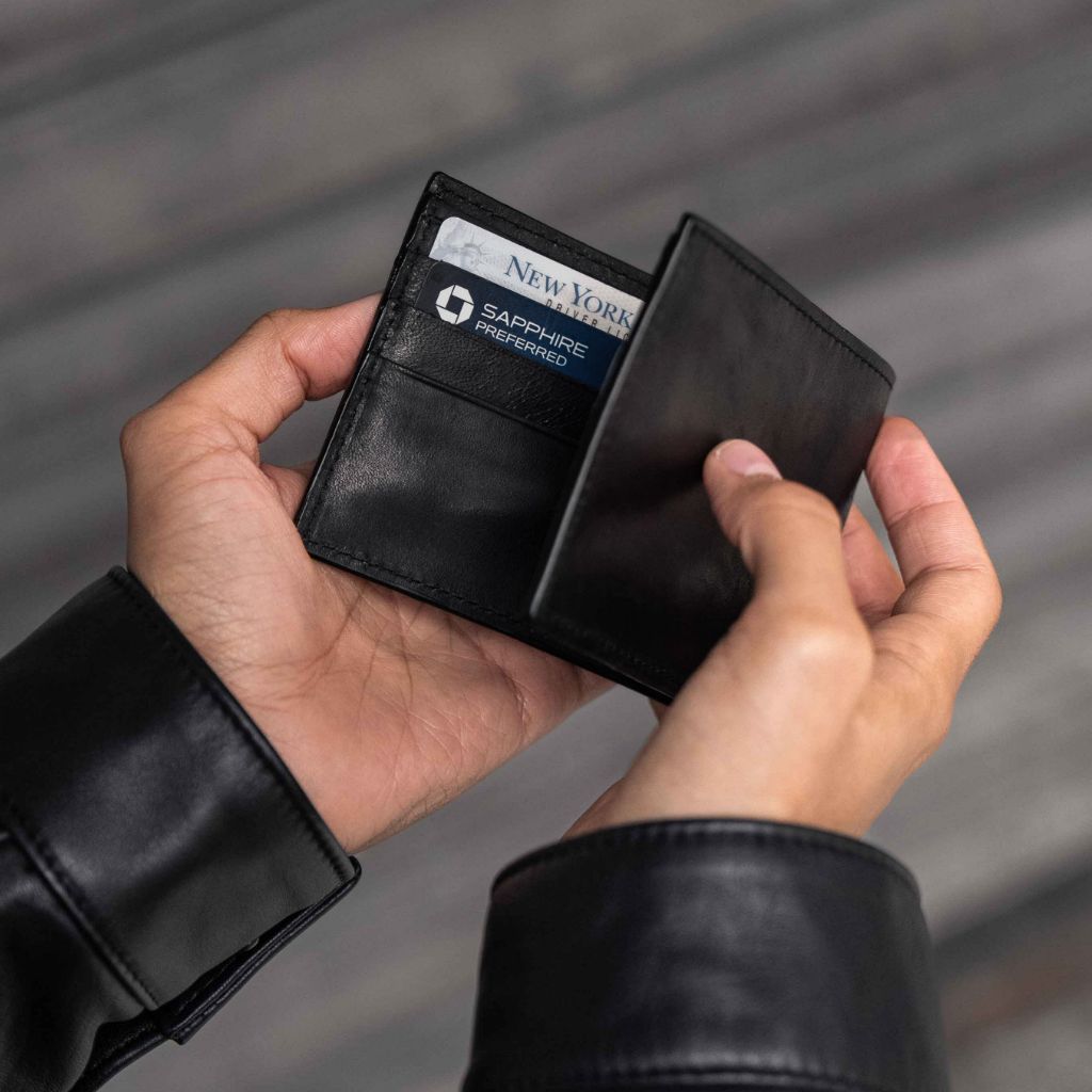 Minimalist Leather Bifold Wallet in Black x Natural Teacore