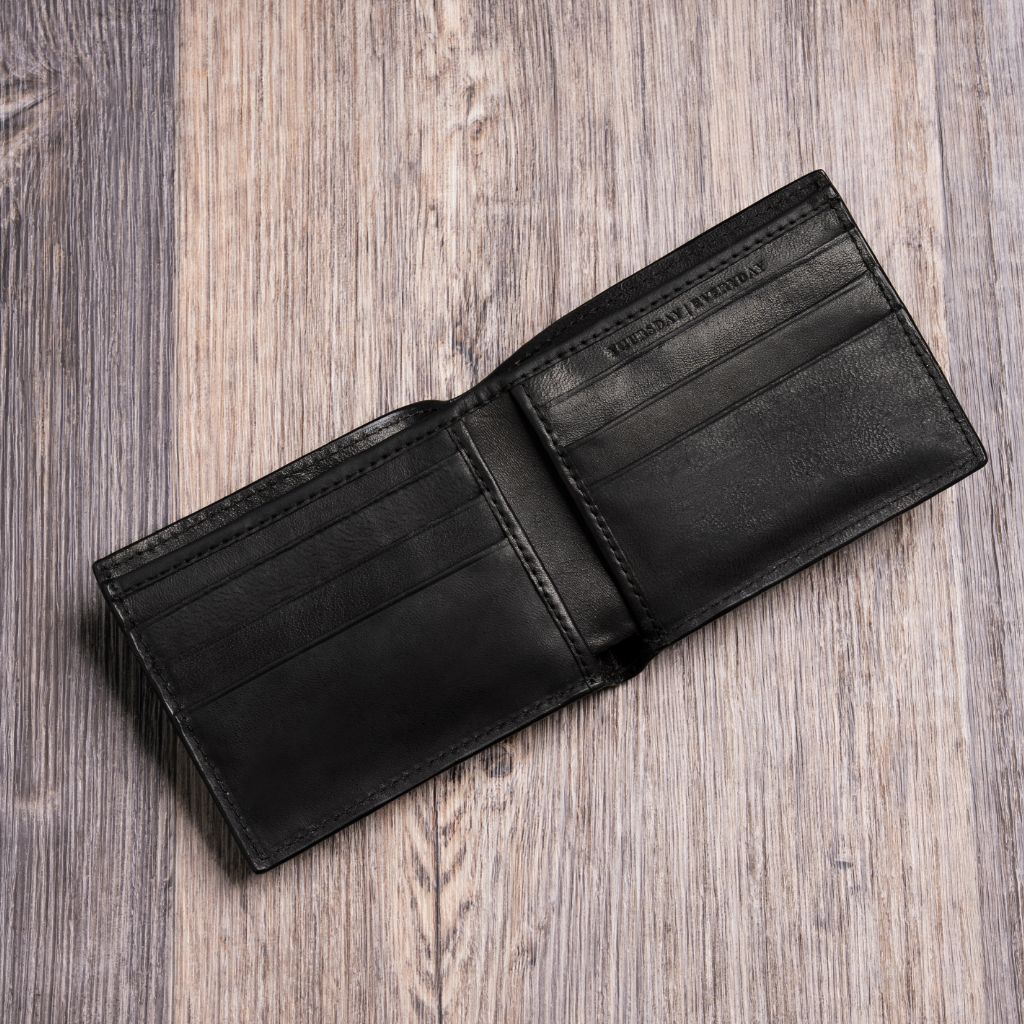 Minimalist Leather Bifold Wallet in Black x Natural Teacore
