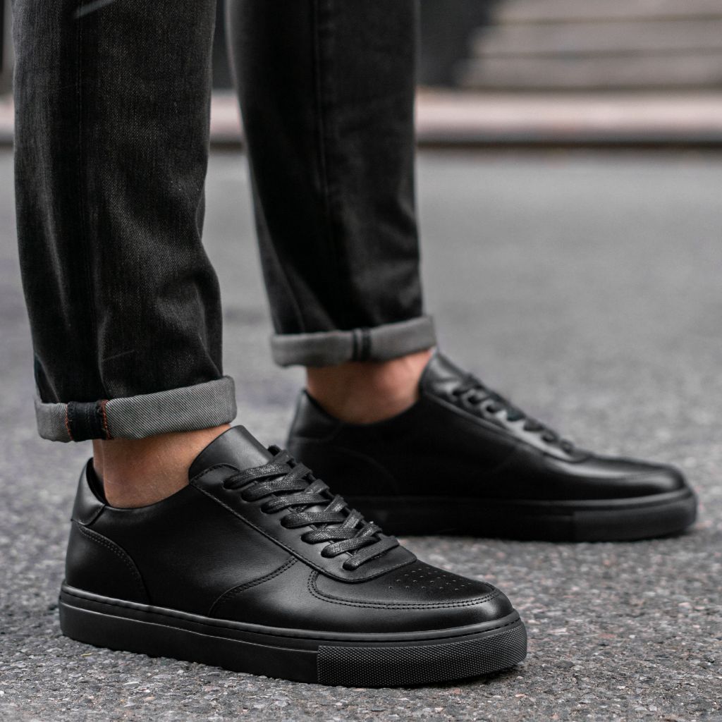 Men's Court Low Top Sneaker In Jet Black Leather - Thursday