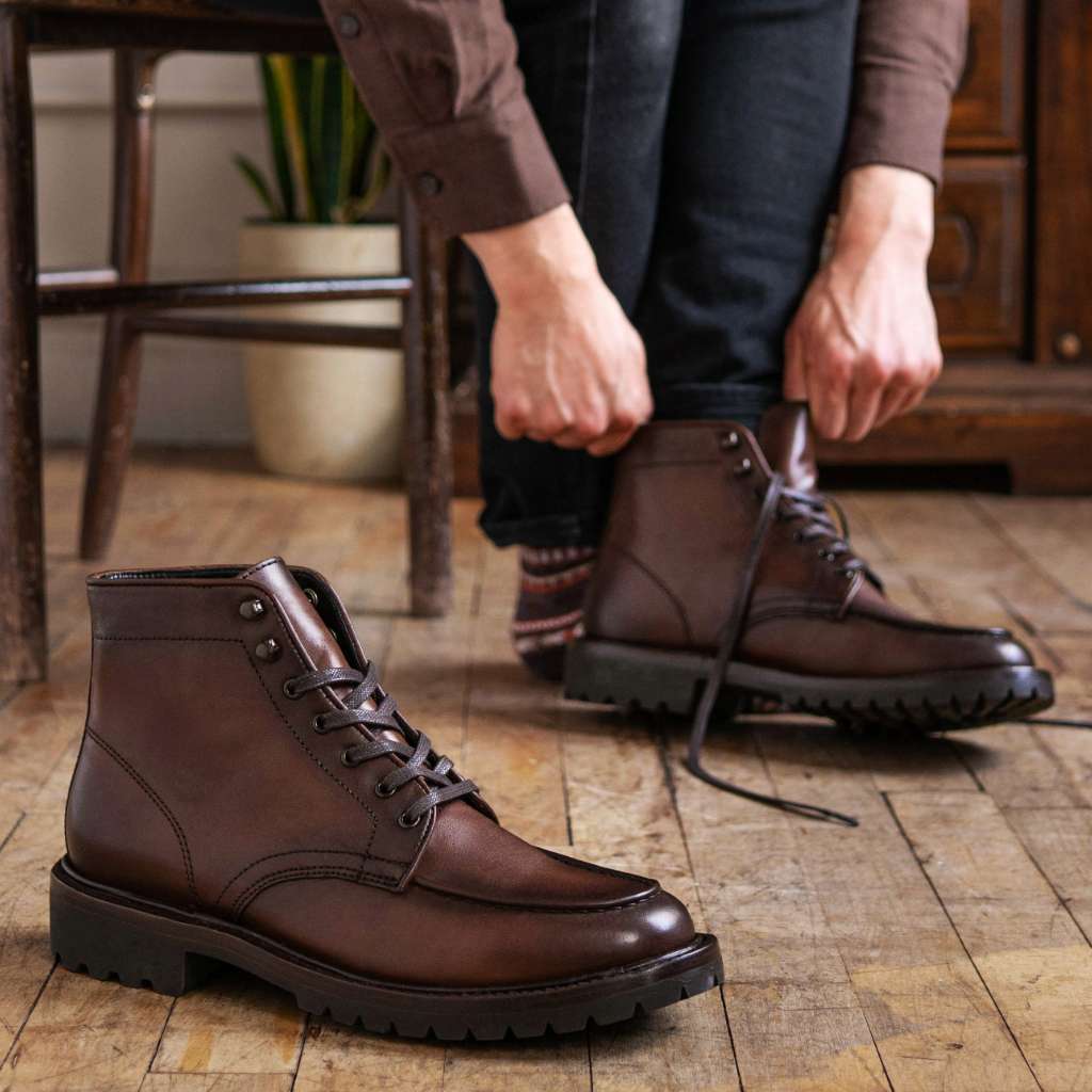 ダークブラウン38 Men's Diplomat Moc Toe Boot In Brown 'Coffee' Leather - Thursday