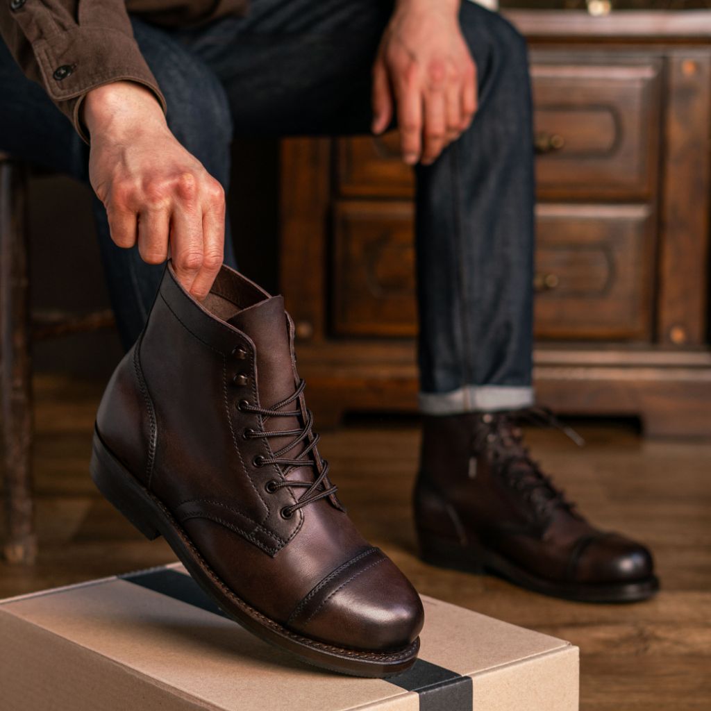 Men's Heritage Captain Boot In Mustang Brown Leather Thursday