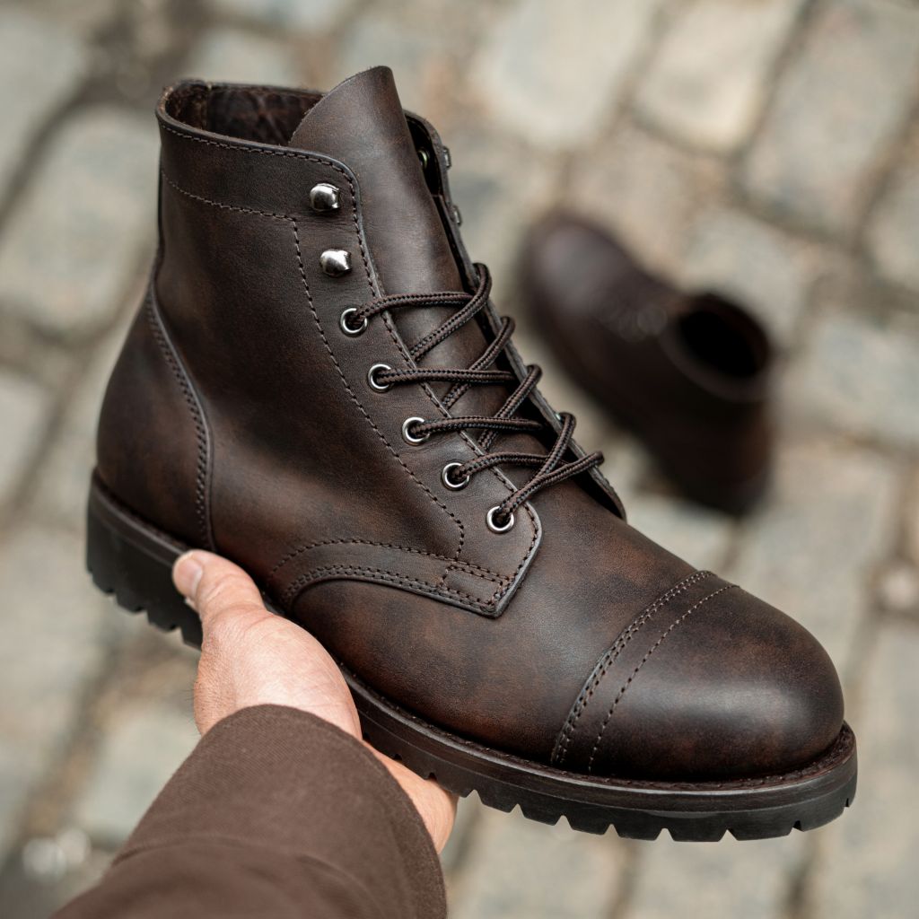 Men's Heritage Captain Boot In Brownstone Leather - Thursday