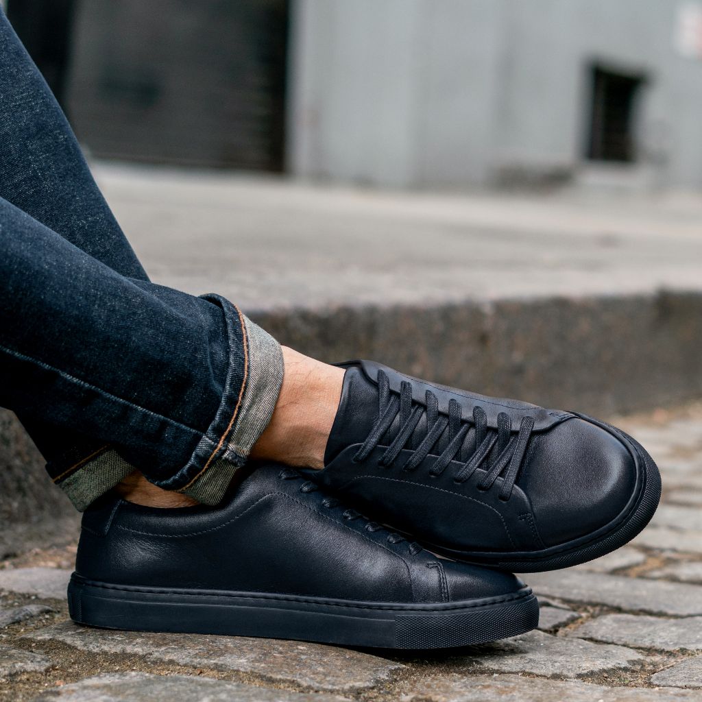 Men's Encore Low Top Sneaker In Navy Blue Leather - Thursday