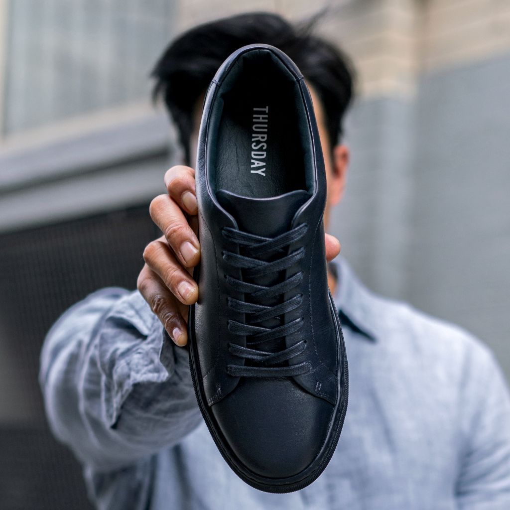 Men's Encore Low Top Sneaker In Navy Blue Leather - Thursday