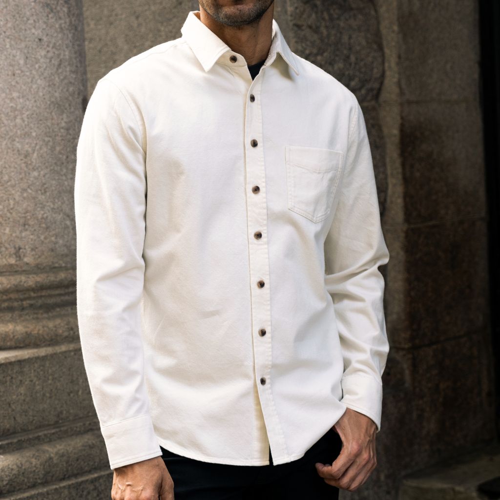 off white men's dress shirt SUITSUPPLY Off-white Knitted Cotton Silk and a curved hem that can be worn tucked or untucked Off-White Stretch Slim-Fit Dress Shirt