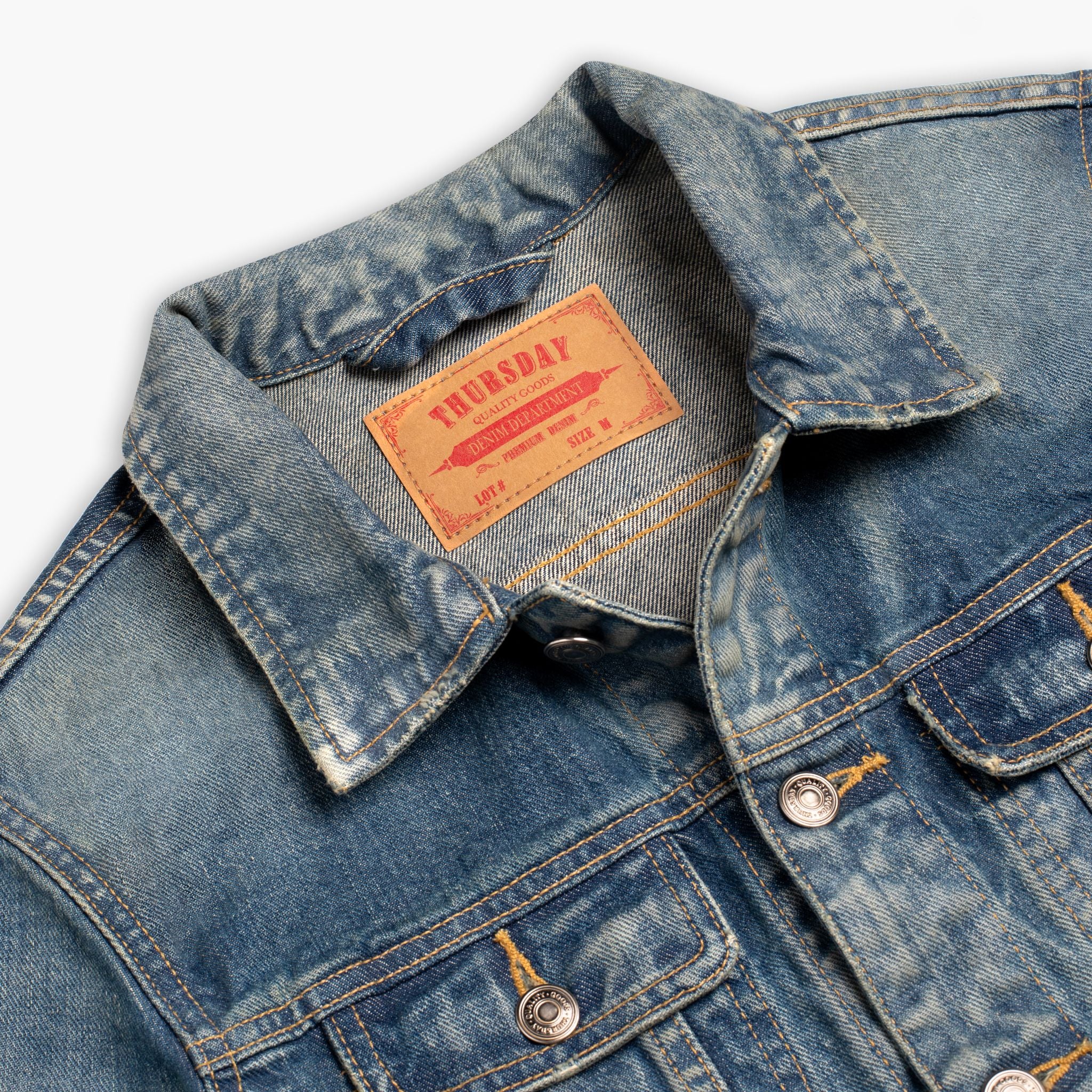 【日本入手困難】TRUCKER JACKET IN MONOGRAM CHAMBRAY COTTON Levi's® Men's Japanese Denim Utility Trucker Jacket - Medium