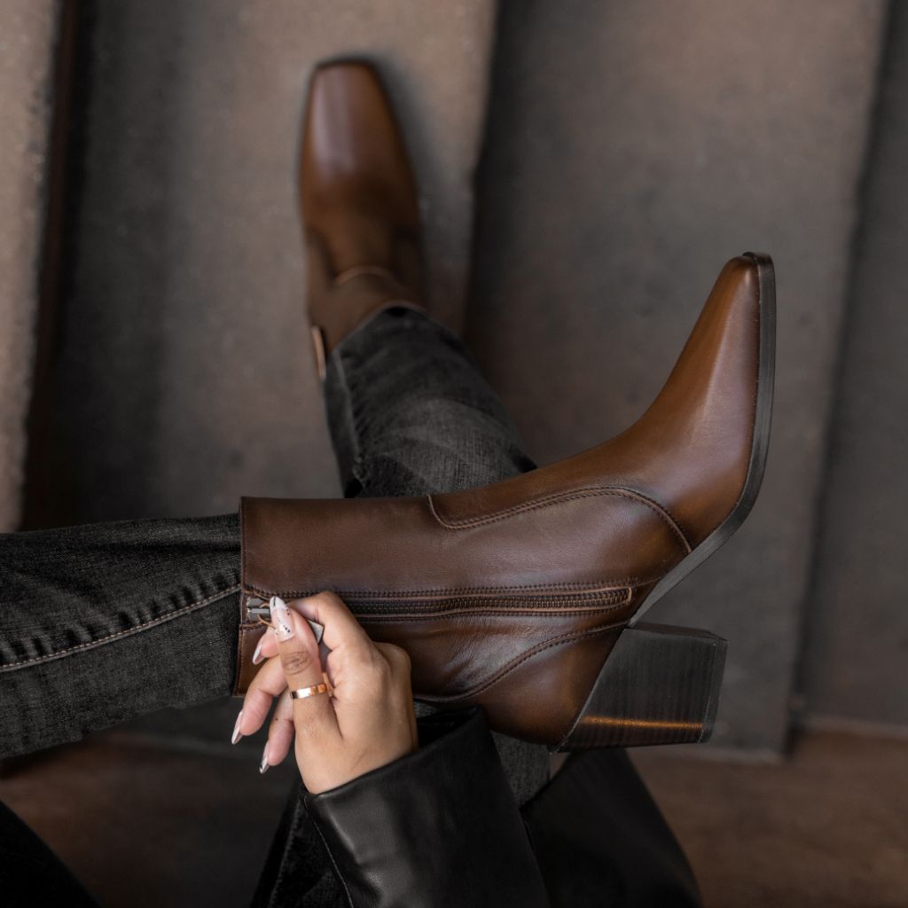 Women's Soho High Heel Zip-Up Boot In Chocolate Leather - Thursday