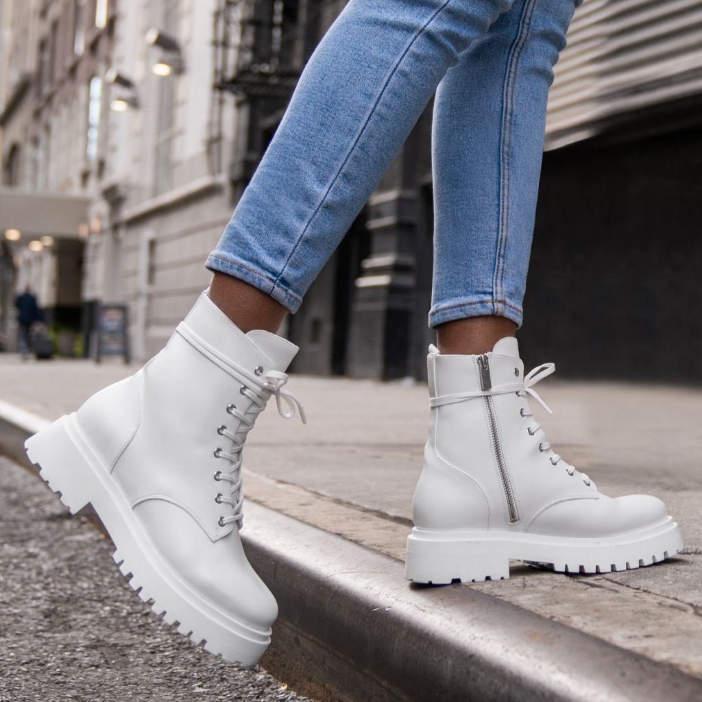Thursday Boot Company Women's White Vegan Leather Dolce Lace-Up Size 7.5