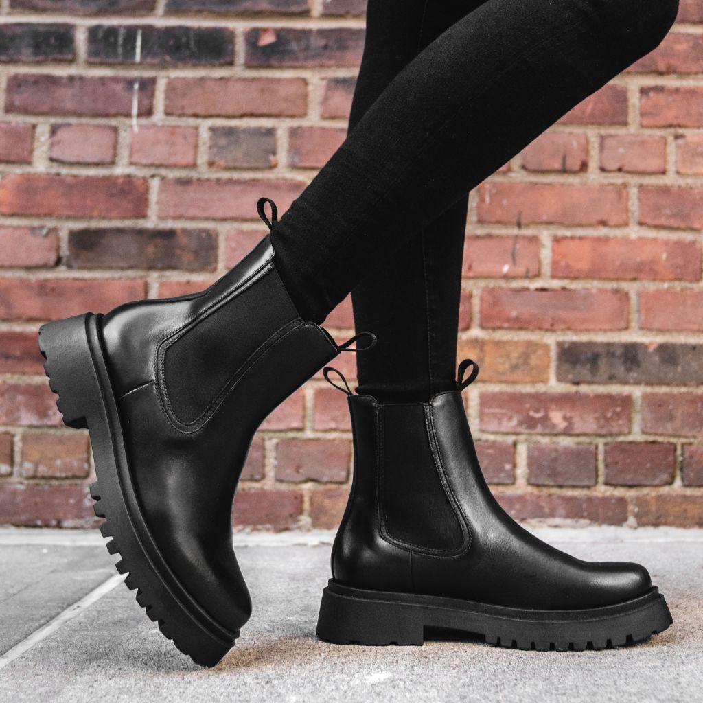 Women's Legend Platform Chelsea Boot In Black Leather Thursday