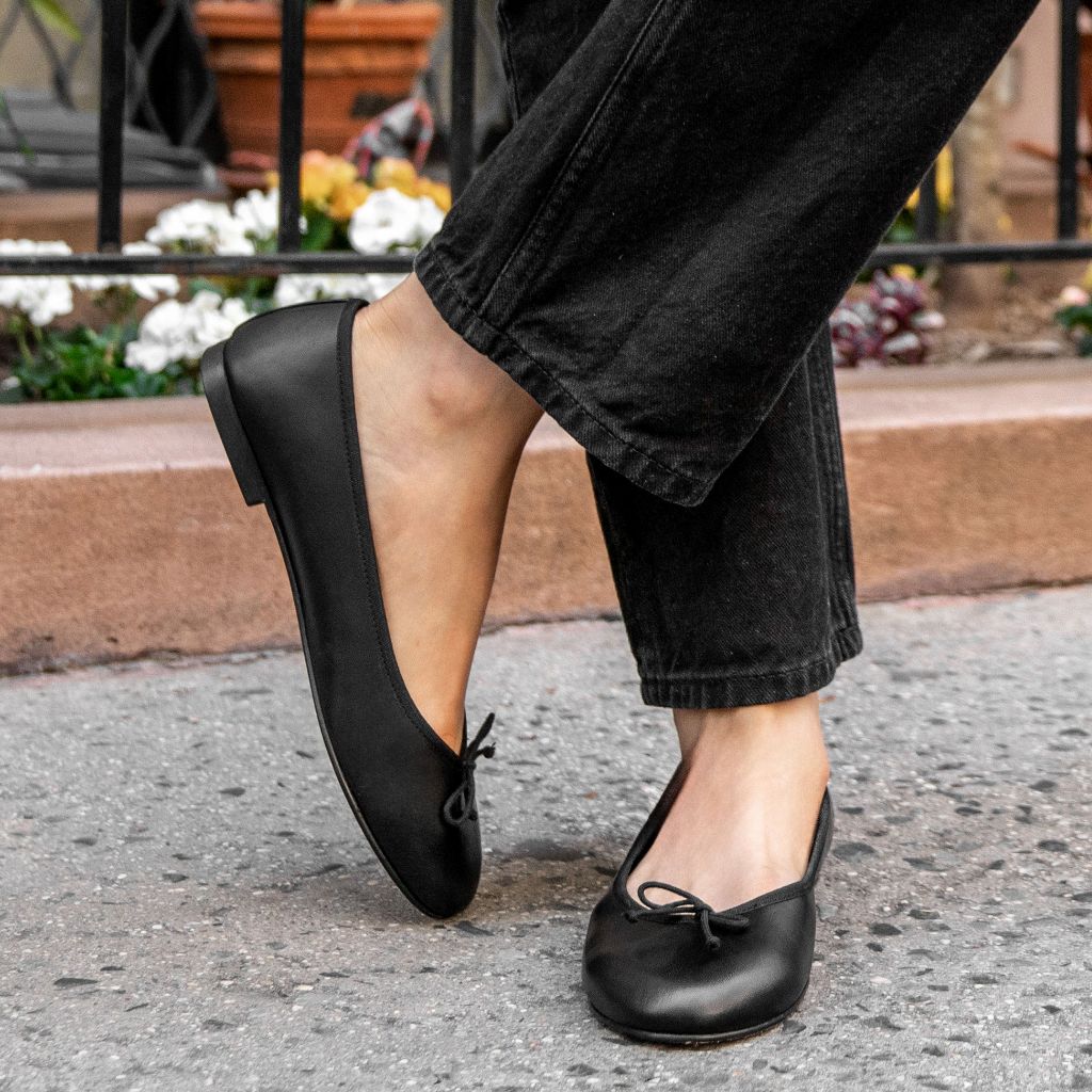 Women's Prima Ballet Flat In Black Leather Thursday - Main Image