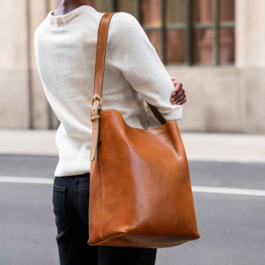 Bucket top bag