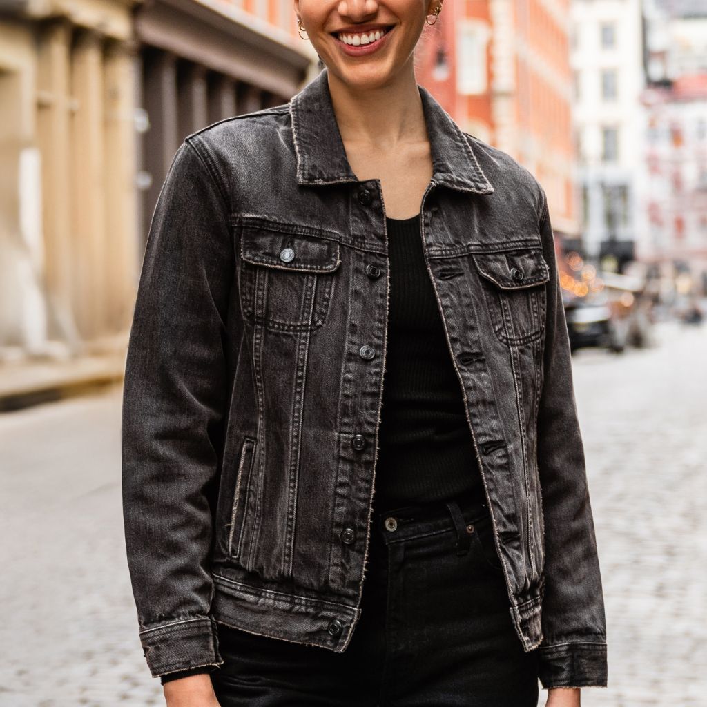 ジャケット・アウター MASU FADED DENIM TRUCKERJACKET(BLACK) Women's Denim Trucker Jacket in Faded Black - Thursday