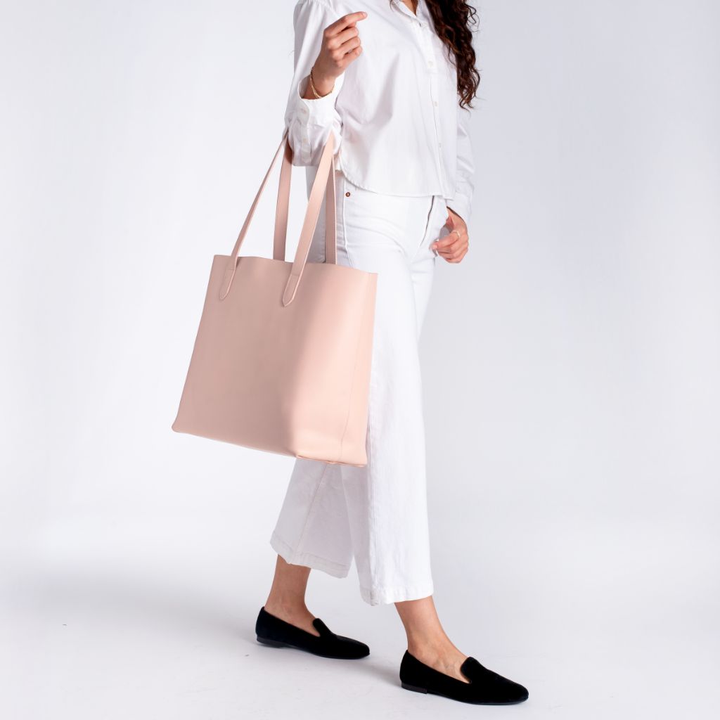 ラッキー　BALR. TRAVEL LEATHER TOTEBAG トート Shop New In - OLEADA: Leather Work Backpacks and Laptop Bags