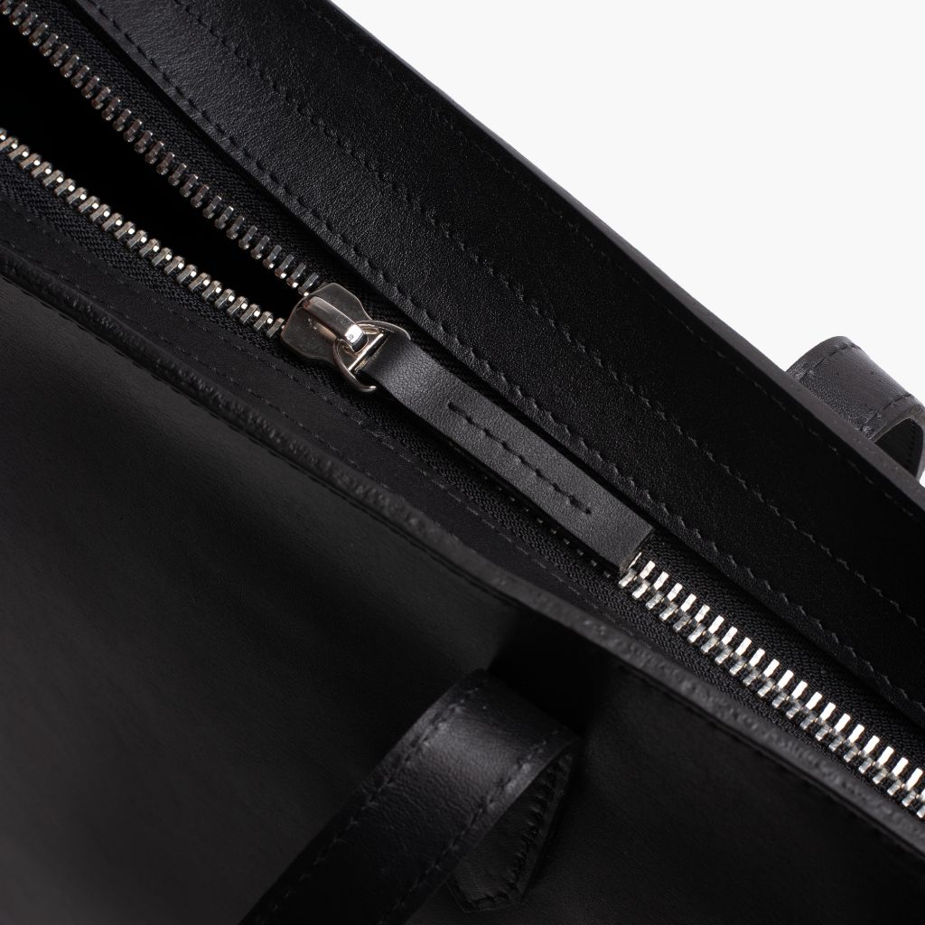 Women's Medium Leather Zipper Tote Bag In Black – Thursday