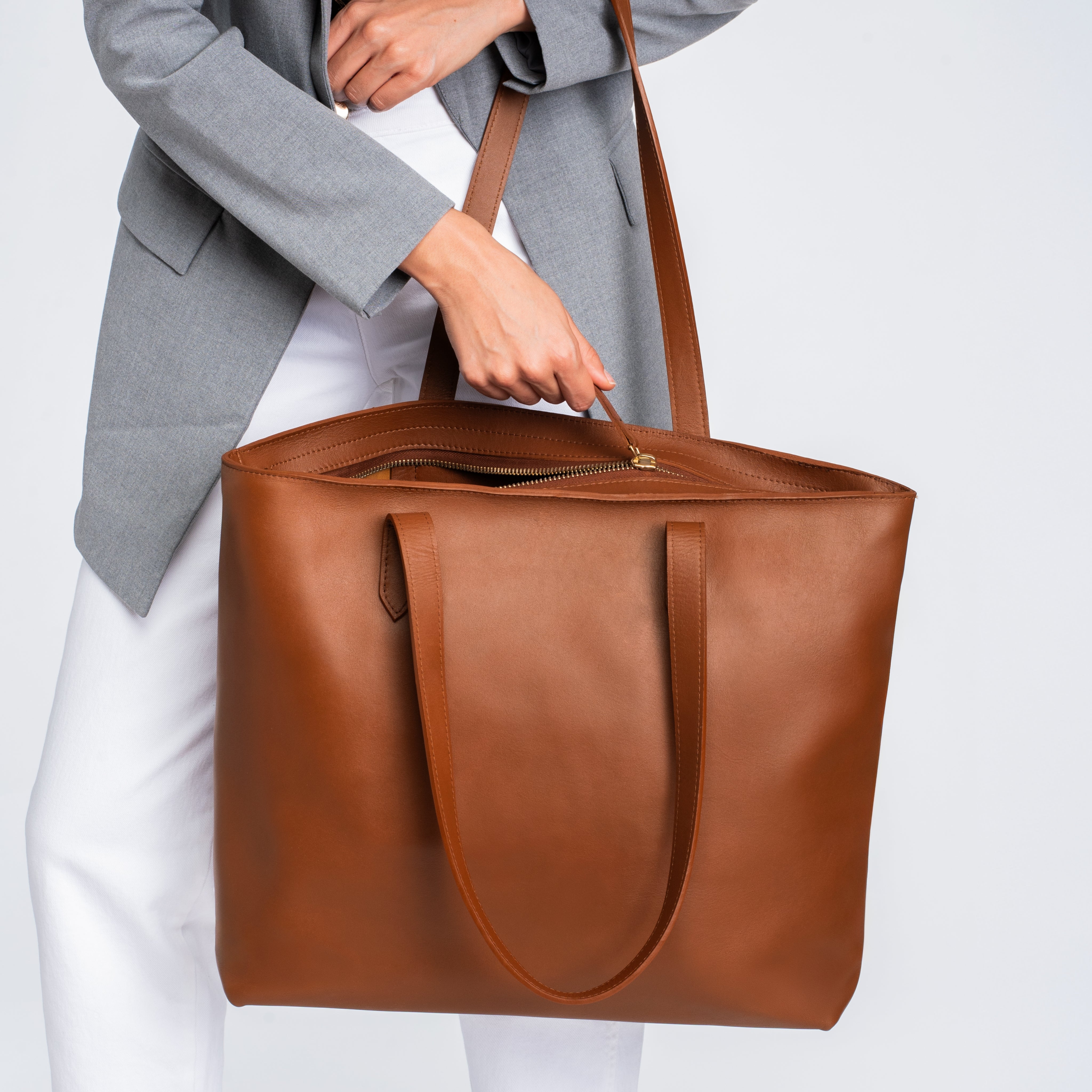 Women's Extra Large Leather Zipper Tote Bag In Cuero – Thursday