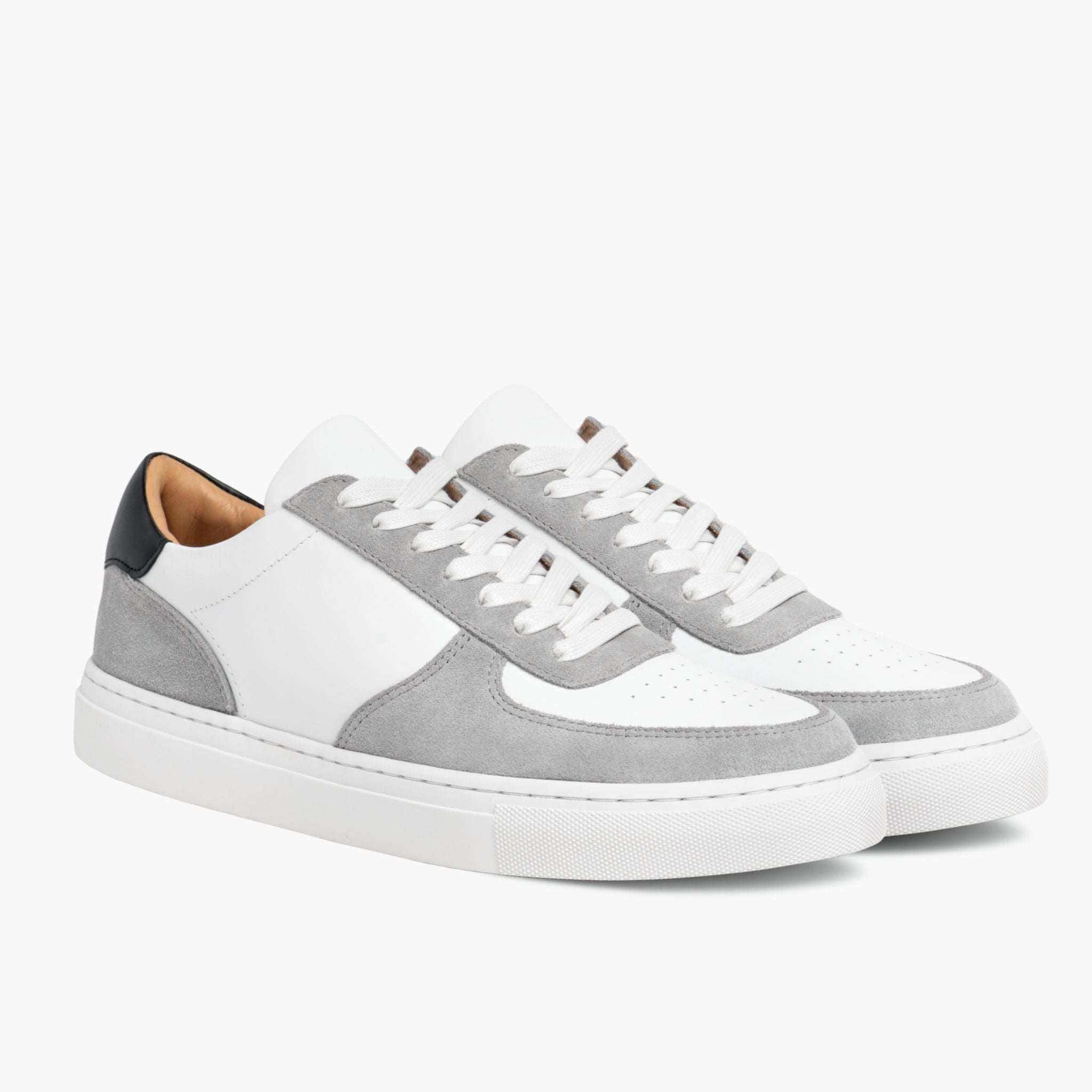 Men's Court Low Top Sneaker In White 