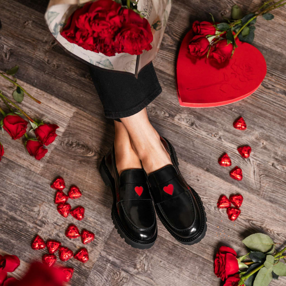 Stylish Black and Red Women\'s Loafers Women main image 4