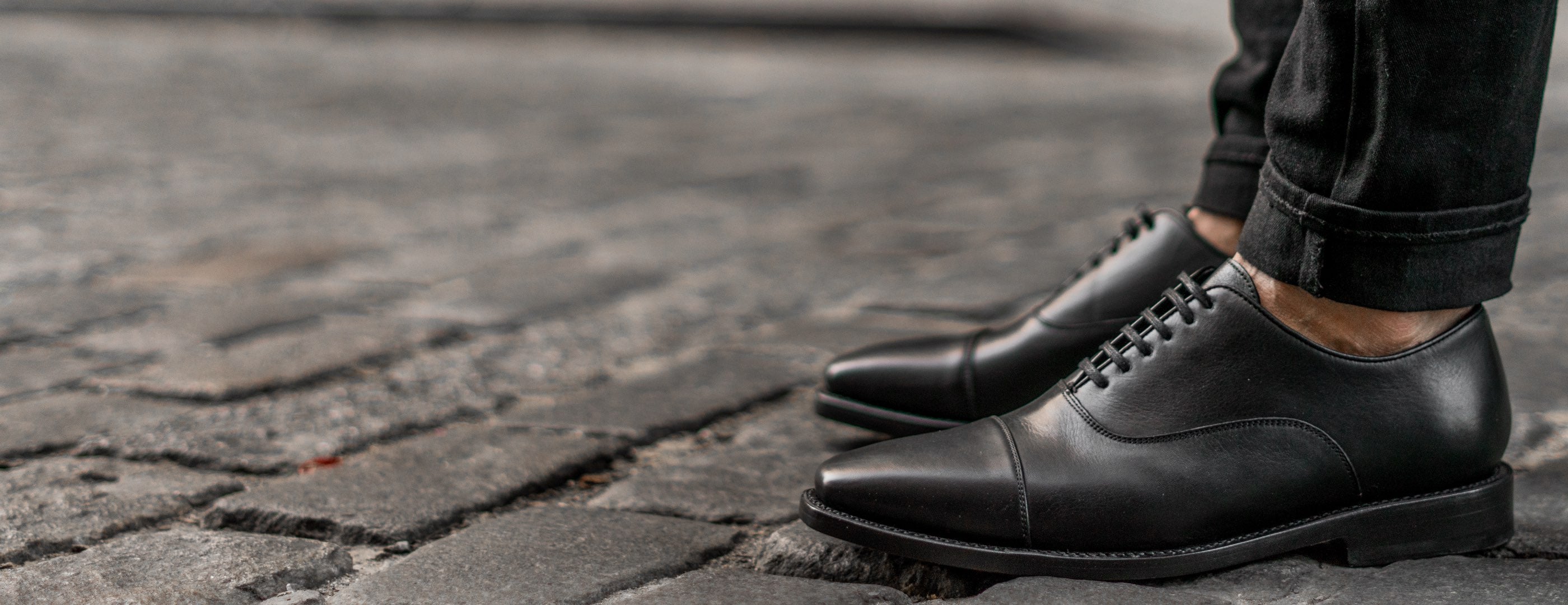 Men's Executive Cap Toe Dress Shoe In Black Leather