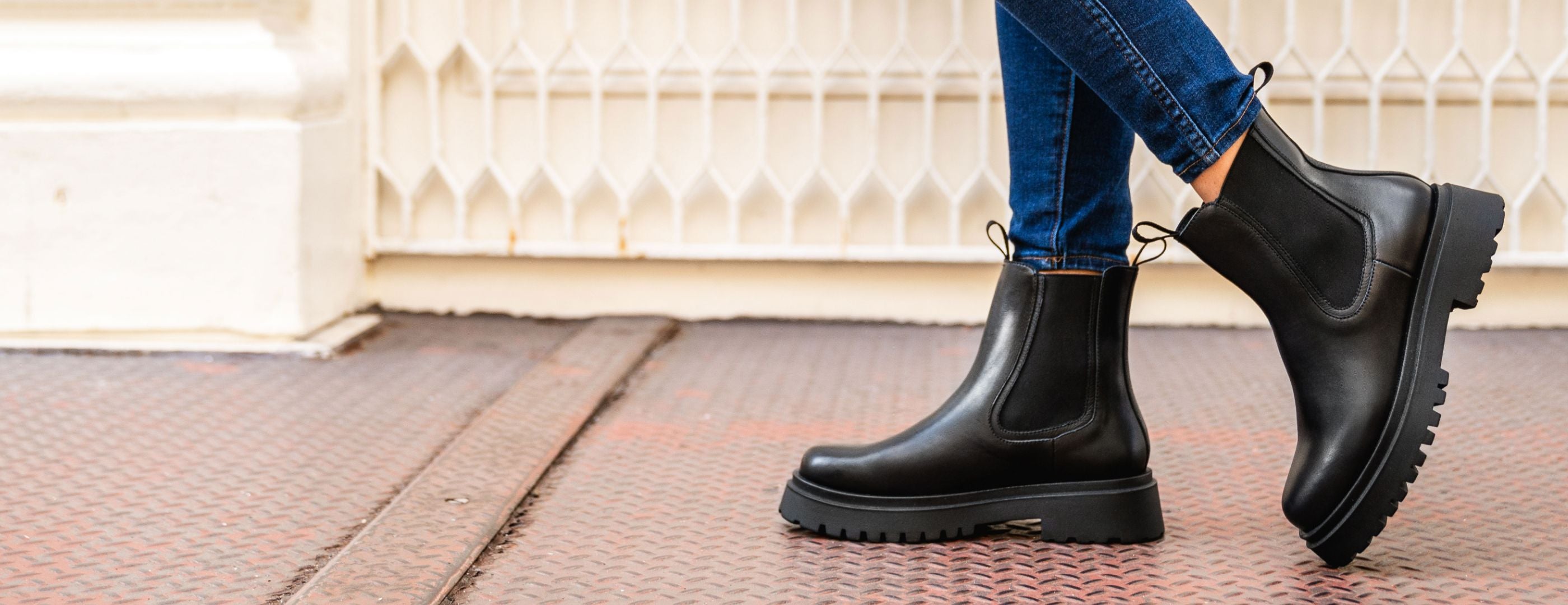 Women's Legend Platform Chelsea Boot In Black Leather - Thursday