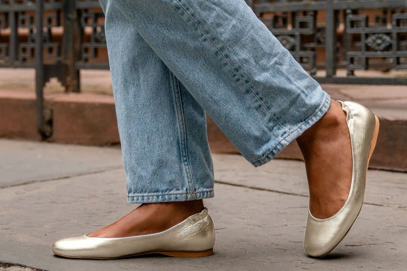 Women's Scrunch Ballet Flat In Gold Leather - Thursday