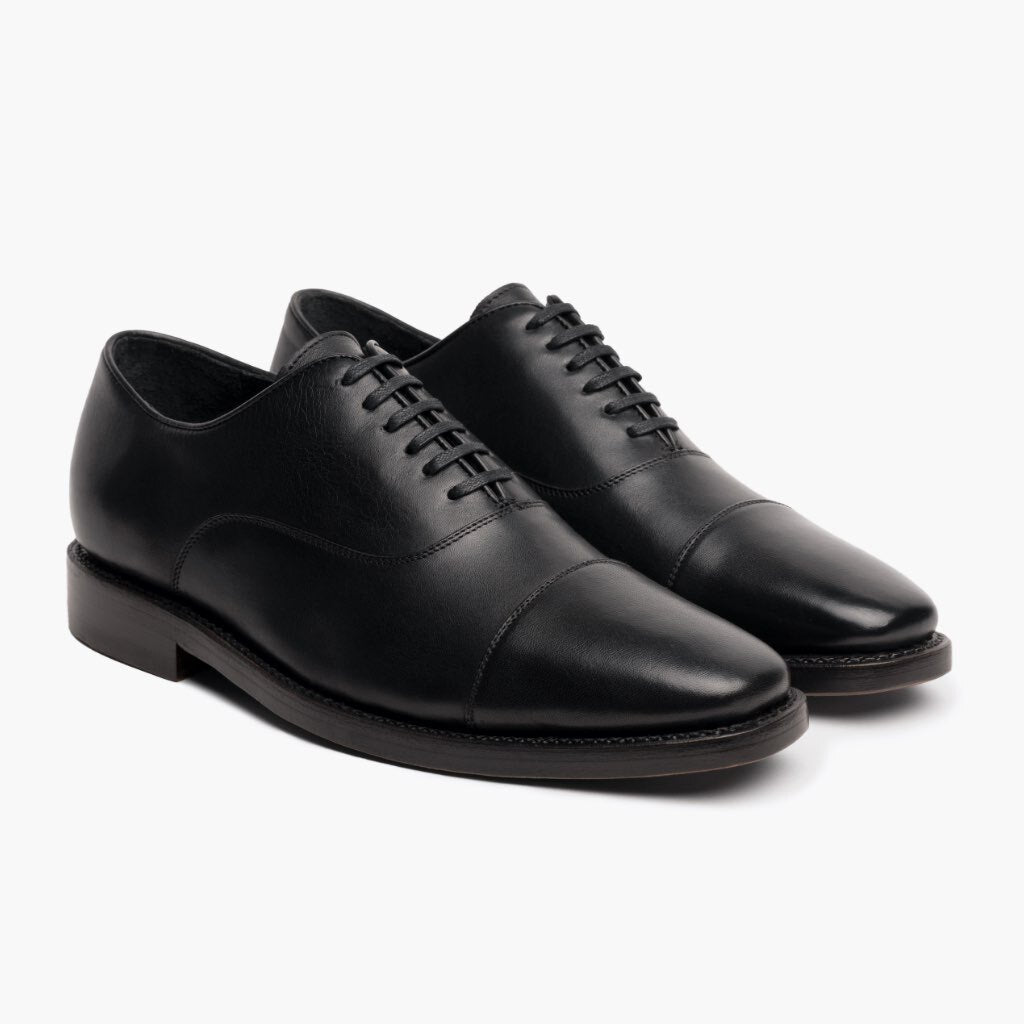 Men's Executive Cap Toe Dress Shoe In Black Leather Thursday