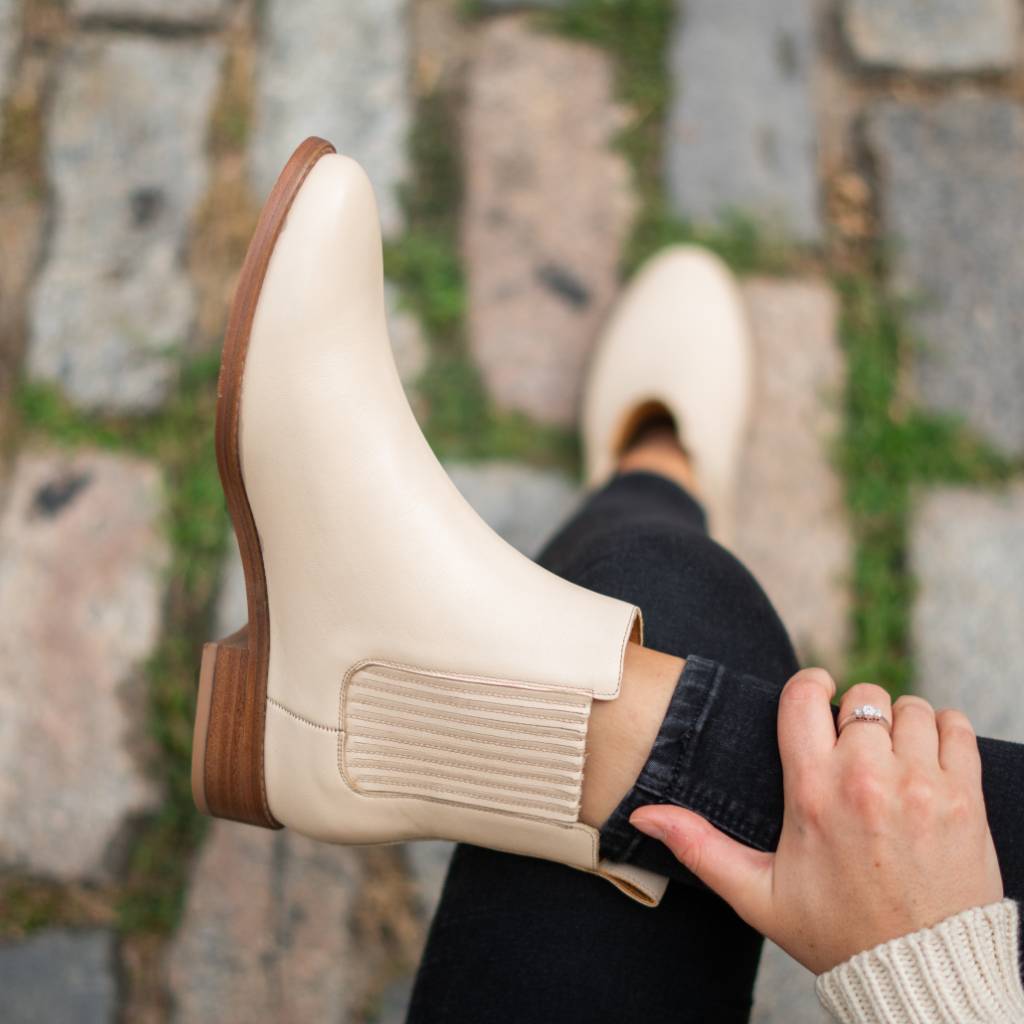 Women's Dreamer Chelsea Boot In Beige Leather - Boot Company