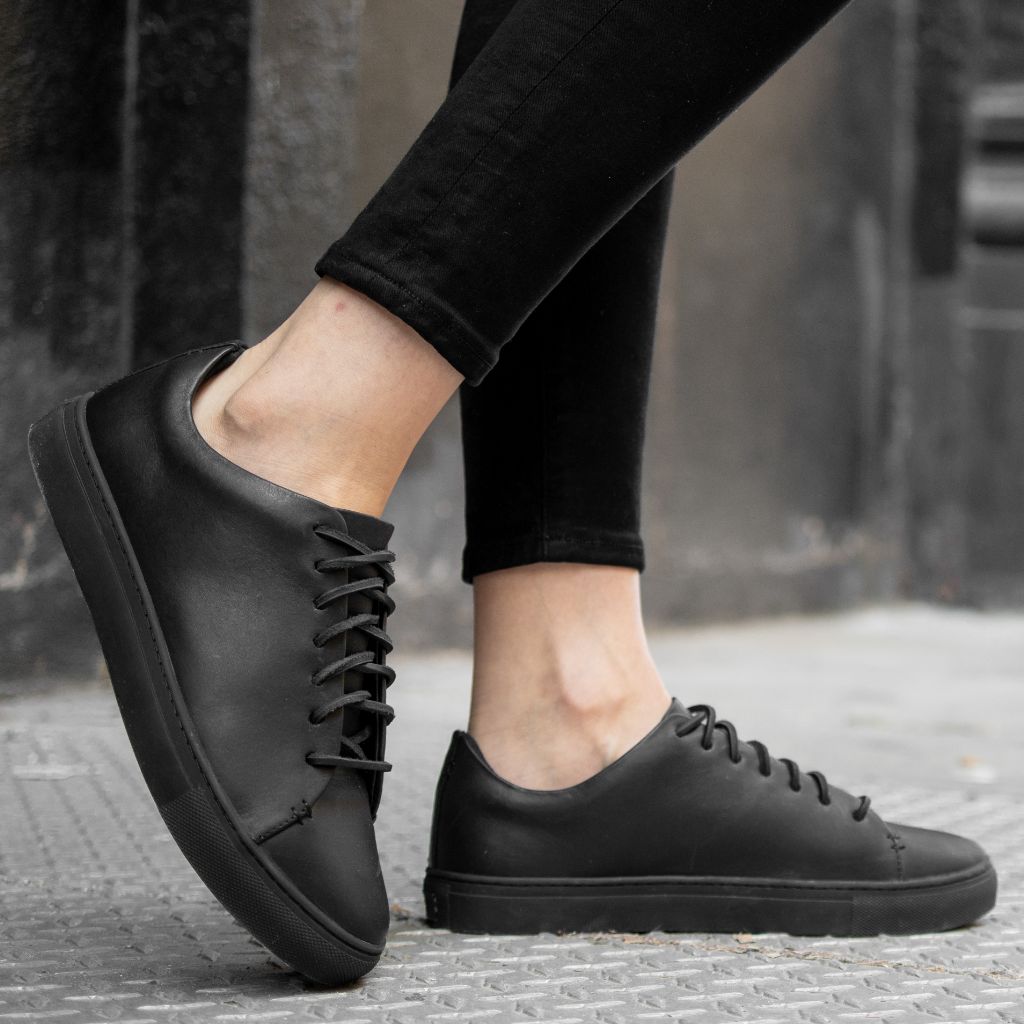 Women's Premier Low Top Black Vachetta