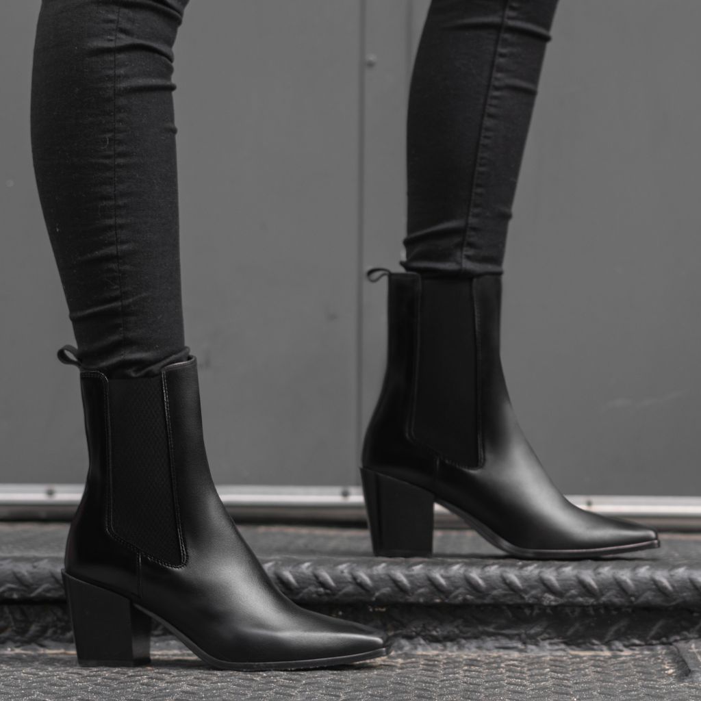 Women's High Heel Chelsea Boot In Black Leather - Thursday