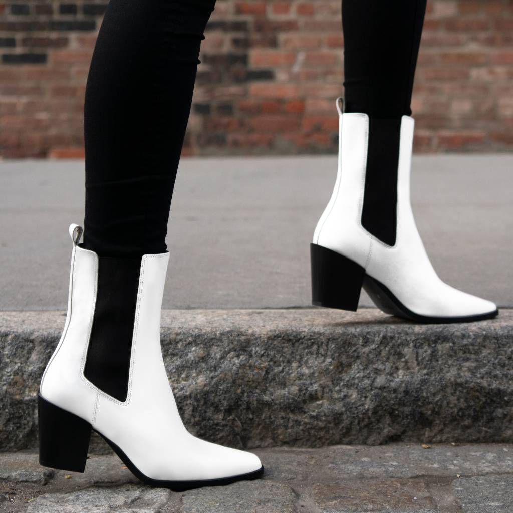 Forklaring Turbine Tolk Women's Soho High Heel Chelsea Boot In White Leather - Thursday